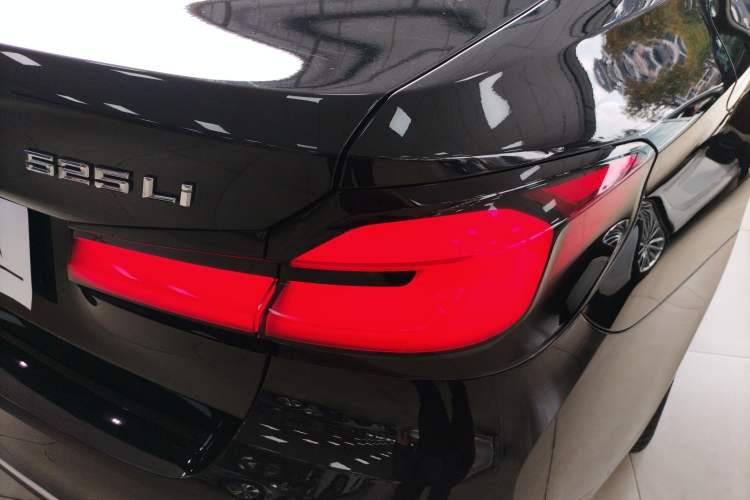 Used BMW 5 Series 2021 525Li Luxury Package Right Rear Taillight