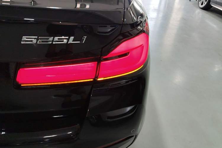 Used BMW 5 Series 2021 Facelifted 525Li M Sport Package Right Rear Taillight