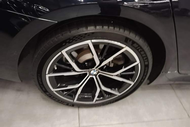 Used BMW 5 Series 2021 Restyled 530Li Luxury Edition M Sport Package Right Rear Wheel Hub