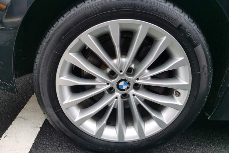 Used BMW 5 Series 2021 525Li Luxury Package Right Rear Wheel Hub