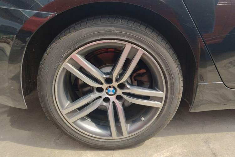 Used BMW 5 Series 2021 530Li Leading Luxury Package Right Rear Wheel Hub