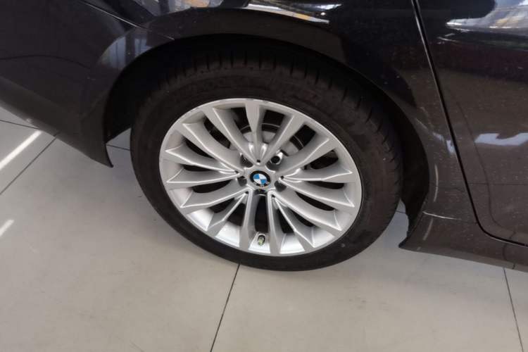 Used BMW 5 Series 2021 525Li Luxury Package Right Rear Wheel Hub