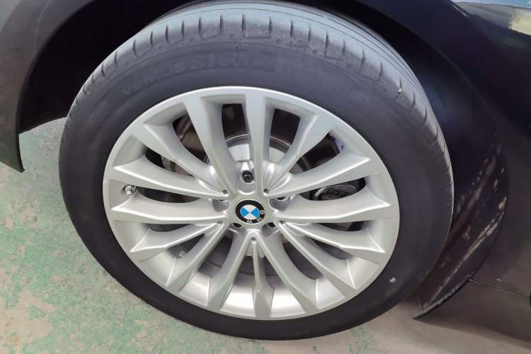 Used BMW 5 Series 2021 525Li Luxury Package Right Rear Wheel Hub