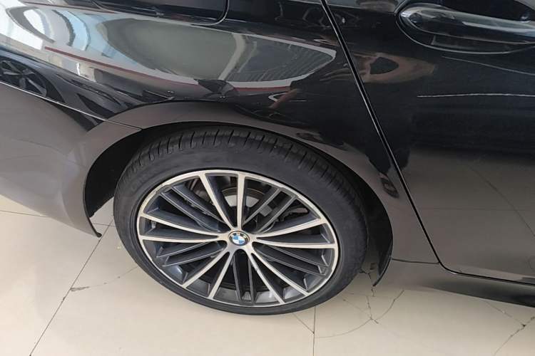 Used BMW 5 Series 2021 530Li xDrive M Sport Package Right Rear Wheel Hub