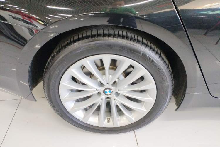 Used BMW 5 Series 2021 525Li Luxury Package Right Rear Wheel Hub