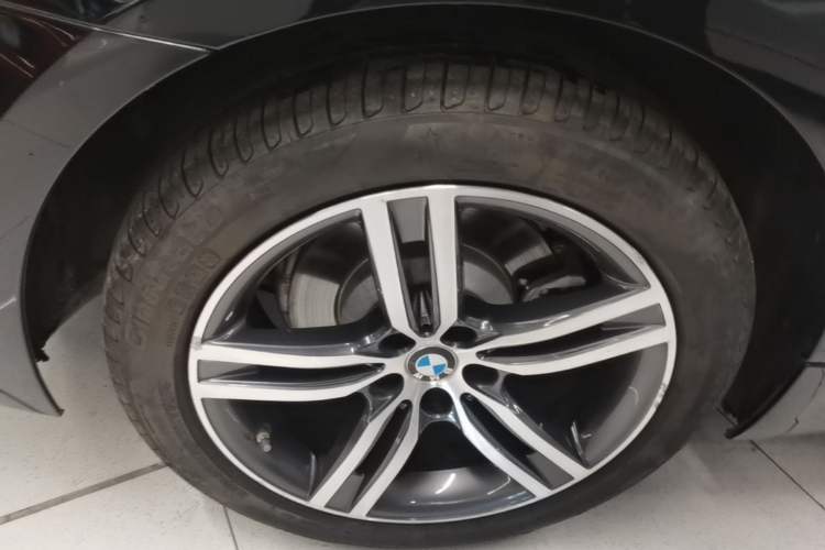 Used BMW 5 Series 2021 530Li Leading Luxury Package Right Rear Wheel Hub