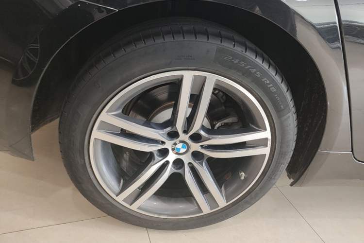 Used BMW 5 Series 2021 Restyled 530Li Leading Edition Luxury Package Right Rear Wheel Hub