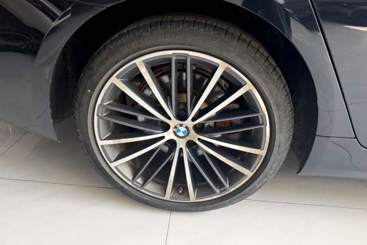 Used BMW 5 Series 2021 530Li Leading Model M Sport Package Right Rear Wheel Hub