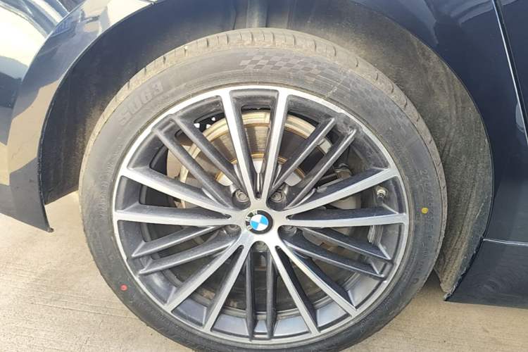 Used BMW 5 Series 2021 Facelifted 530Li Leading Edition M Sport Package Right Rear Wheel Hub