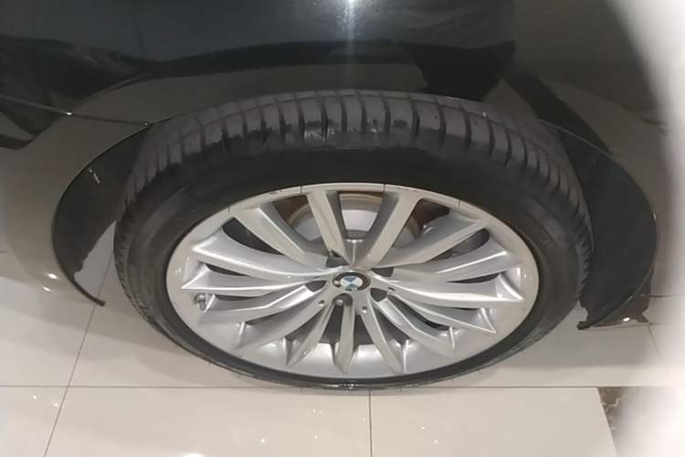 Used BMW 5 Series 2021 530Li Luxury Edition Premium Package Right Rear Wheel Hub