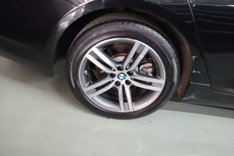Used BMW 5 Series 2021 530Li Leading Luxury Package Right Rear Wheel Hub