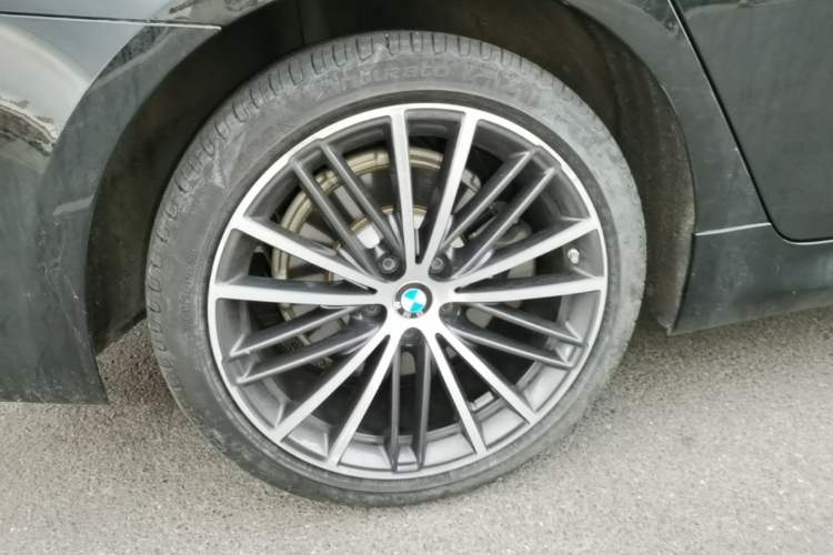 Used BMW 5 Series 2021 Facelifted 530Li Leading Edition M Sport Package Right Rear Wheel Hub
