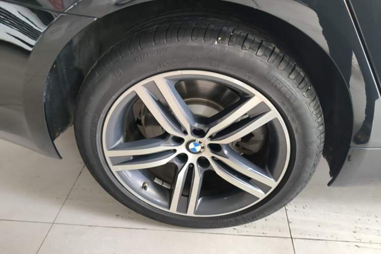 Used BMW 5 Series 2021 530Li Leading Luxury Package Right Rear Wheel Hub