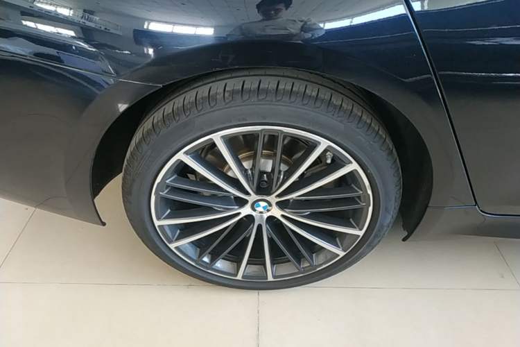 Used BMW 5 Series 2021 530Li xDrive M Sport Package Right Rear Wheel Hub
