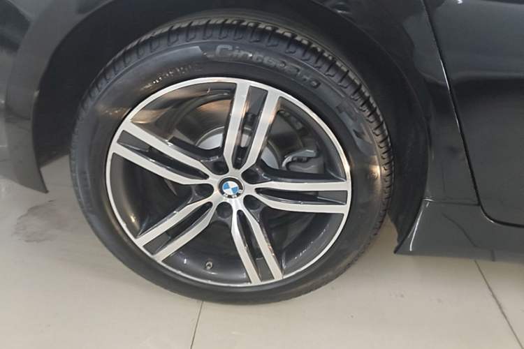 Used BMW 5 Series 2021 Restyled 530Li Leading Edition Luxury Package Right Rear Wheel Hub