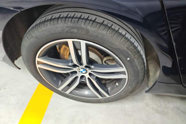 Used BMW 5 Series 2021 Restyled 530Li Leading Edition Luxury Package Right Rear Wheel Hub