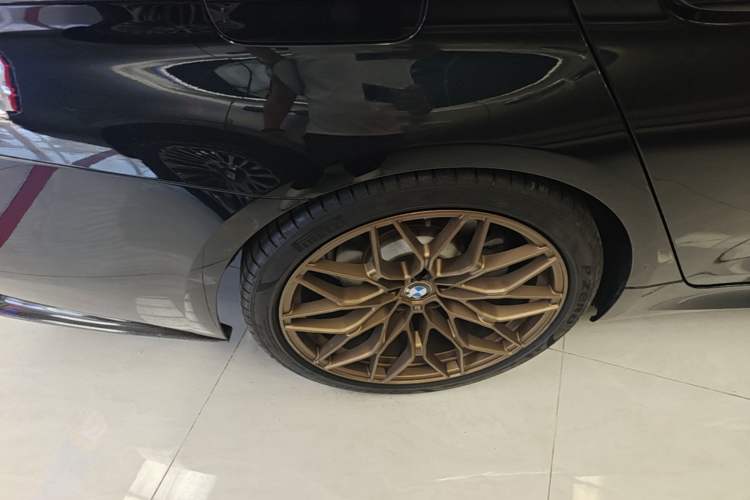 Used BMW 5 Series 2021 Facelifted 525Li M Sport Package Right Rear Wheel Hub
