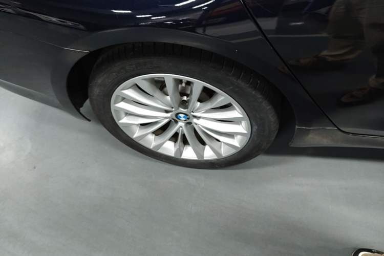 Used BMW 5 Series 2021 525Li Luxury Package Right Rear Wheel Hub