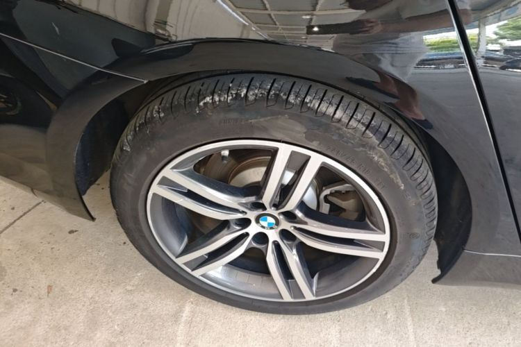 Used BMW 5 Series 2021 530Li Leading Luxury Package Right Rear Wheel Hub