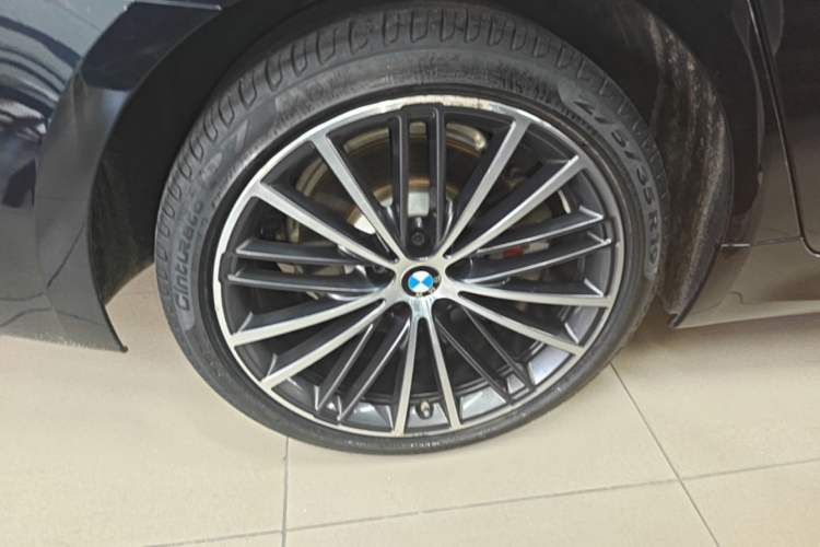 Used BMW 5 Series 2021 530Li Leading Model M Sport Package Right Rear Wheel Hub