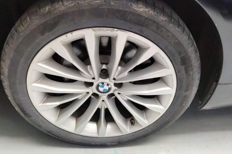 Used BMW 5 Series 2021 Updated Version 525Li Luxury Package Right Rear Wheel Hub