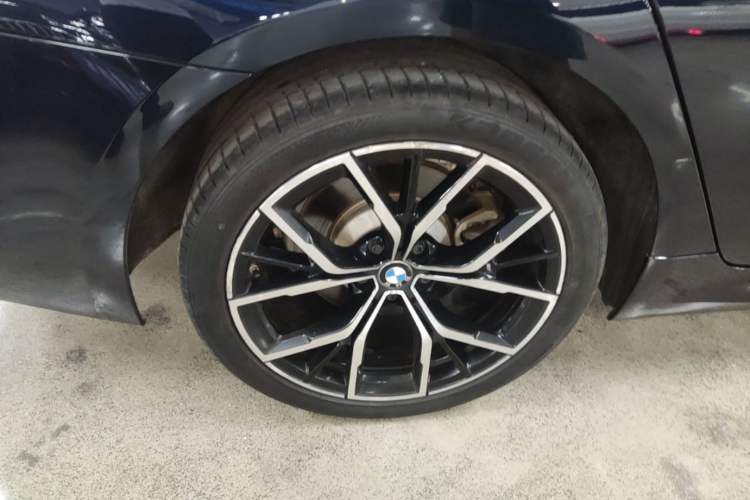 Used BMW 5 Series 2021 Restyled 530Li Luxury Edition M Sport Package Right Rear Wheel Hub
