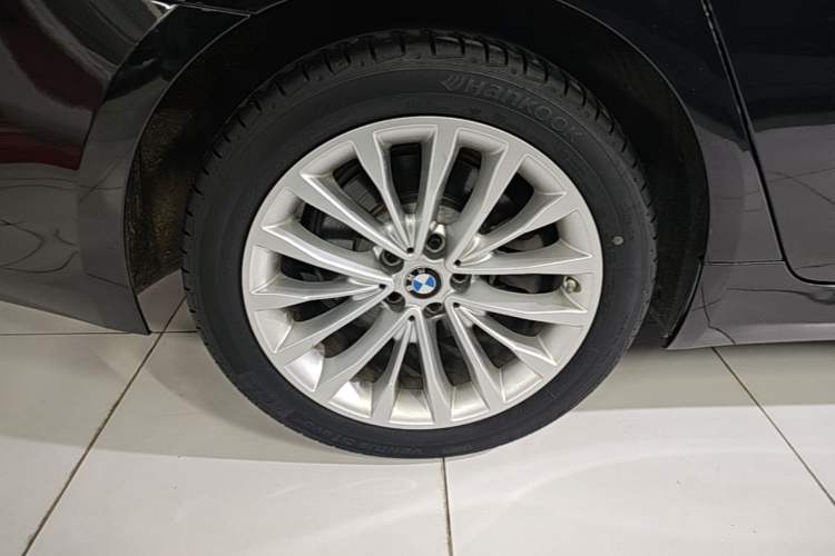 Used BMW 5 Series 2021 525Li Luxury Package Right Rear Wheel Hub