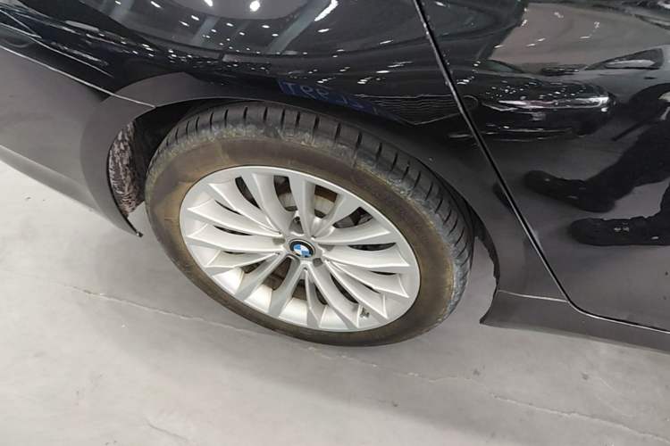 Used BMW 5 Series 2021 525Li Luxury Package Right Rear Wheel Hub