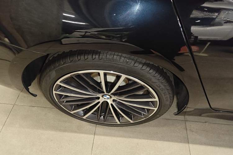 Used BMW 5 Series 2021 530Li Leading Model M Sport Package Right Rear Wheel Hub