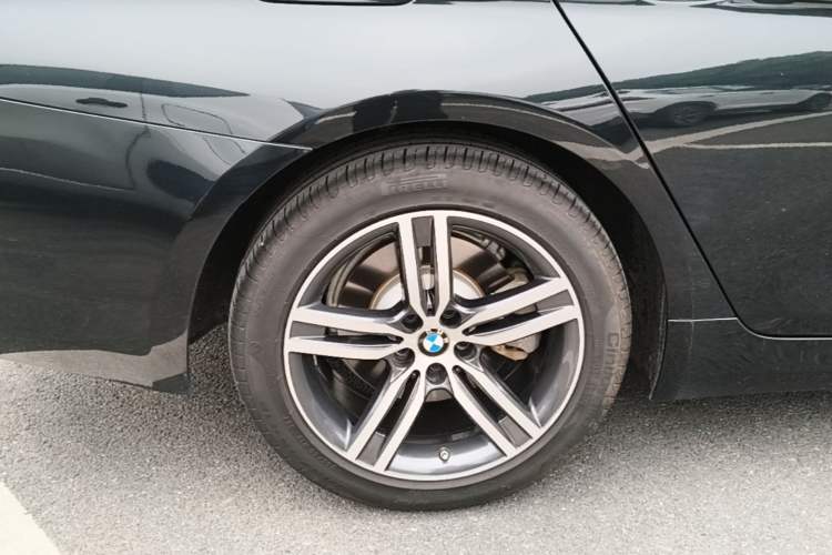Used BMW 5 Series 2021 530Li Leading Luxury Package Right Rear Wheel Hub