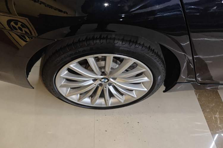 Used BMW 5 Series 2021 530Li Luxury Edition Premium Package Right Rear Wheel Hub