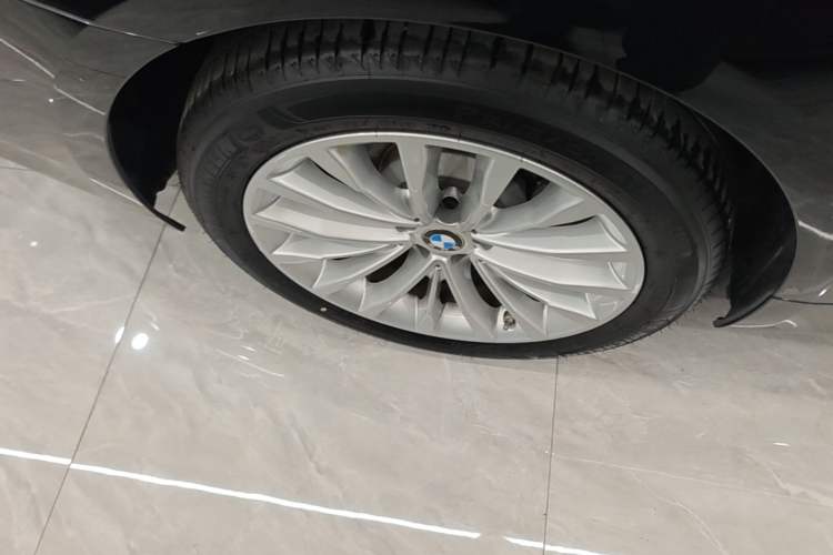 Used BMW 5 Series 2021 525Li Luxury Package Right Rear Wheel Hub