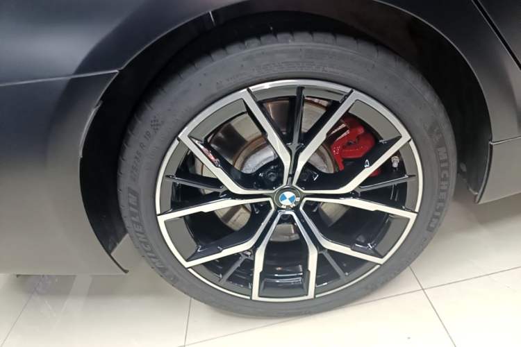 Used BMW 5 Series 2021 540i Sport Line M Sport Package Right Rear Wheel Hub