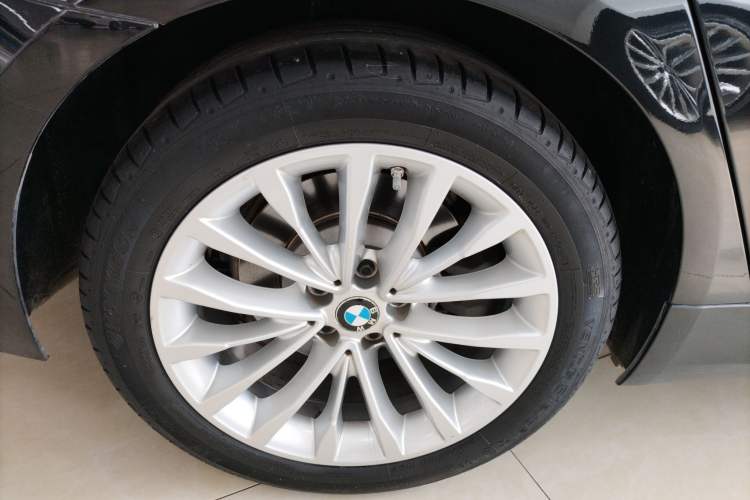 Used BMW 5 Series 2021 525Li Luxury Package Right Rear Wheel Hub