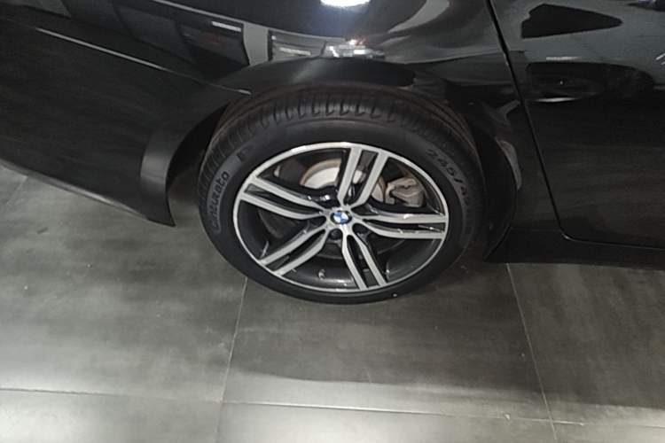 Used BMW 5 Series 2021 530Li Leading Luxury Package Right Rear Wheel Hub