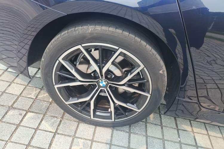 Used BMW 5 Series 2021 530Li Luxury Edition M Sport Package Right Rear Wheel Hub