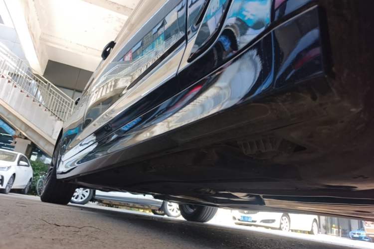 Used BMW 5 Series 2021 525Li Luxury Package Right Side Sill