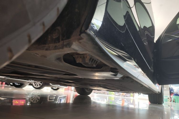 Used BMW 5 Series 2021 Restyled 530Li Leading Edition Luxury Package Right Side Sill