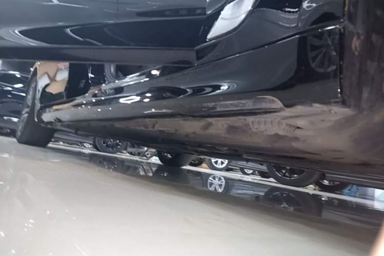 Used BMW 5 Series 2021 525Li M Sport Package Right Side Sill