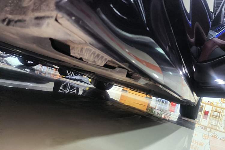 Used BMW 5 Series 2021 525Li M Sport Package Right Side Sill