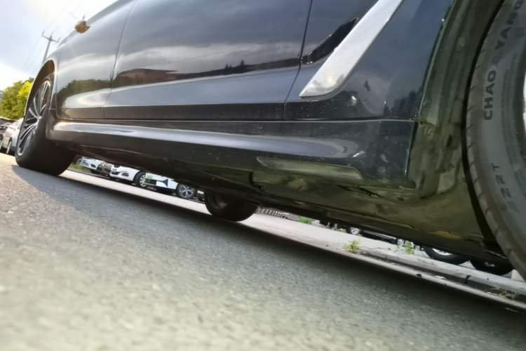 Used BMW 5 Series 2021 Facelifted 530Li Leading Edition M Sport Package Right Side Sill
