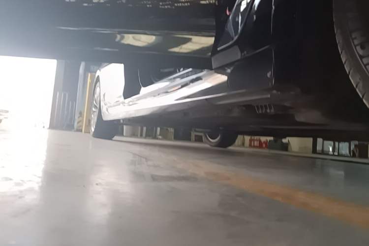 Used BMW 5 Series 2021 525Li Luxury Package Right Side Sill