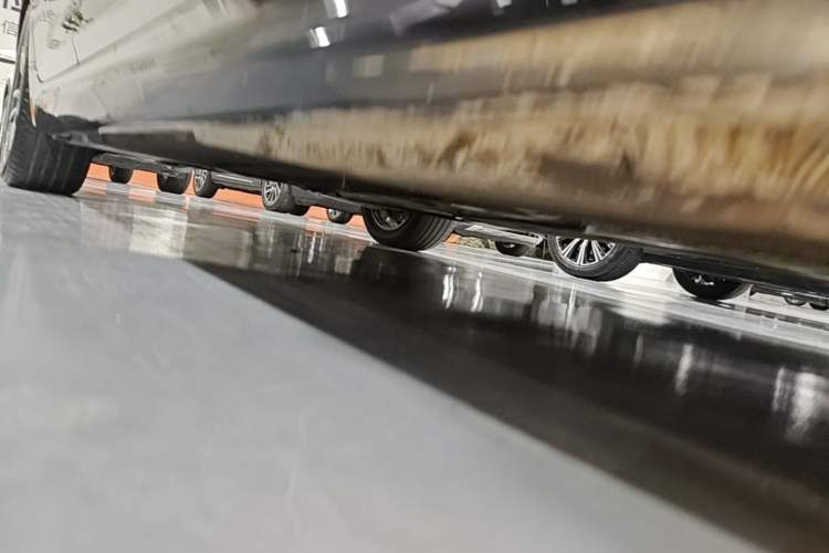 Used BMW 5 Series 2021 525Li M Sport Package Right Side Sill