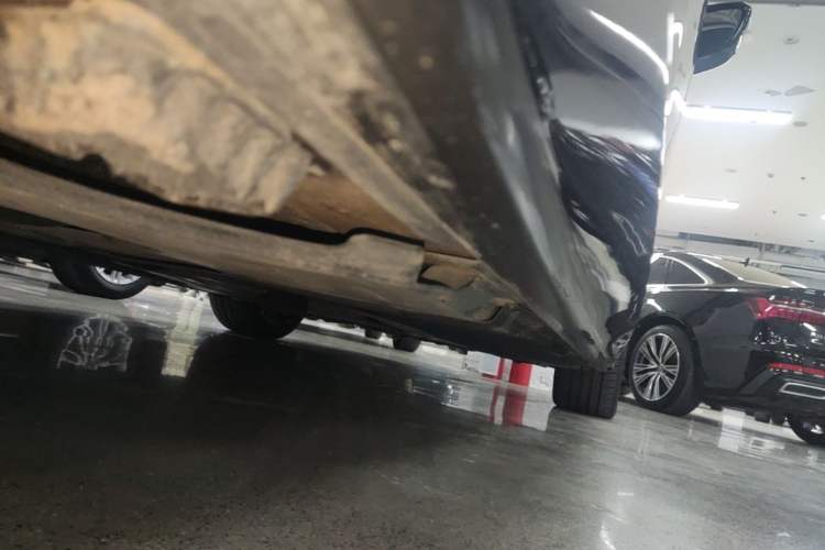 Used BMW 5 Series 2021 Restyled 530Li Luxury Edition M Sport Package Right Side Sill