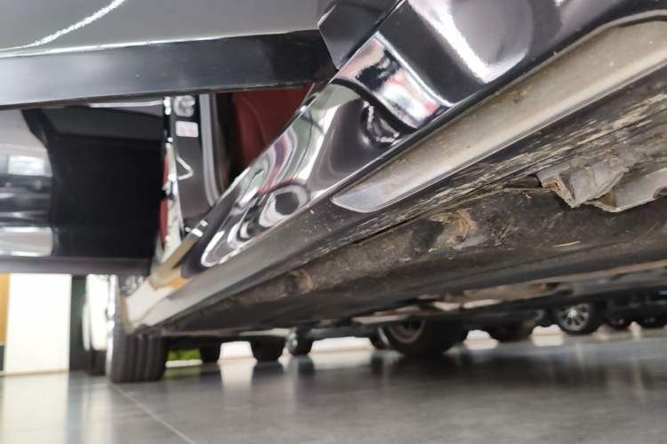Used BMW 5 Series 2021 525Li Luxury Package Right Side Sill