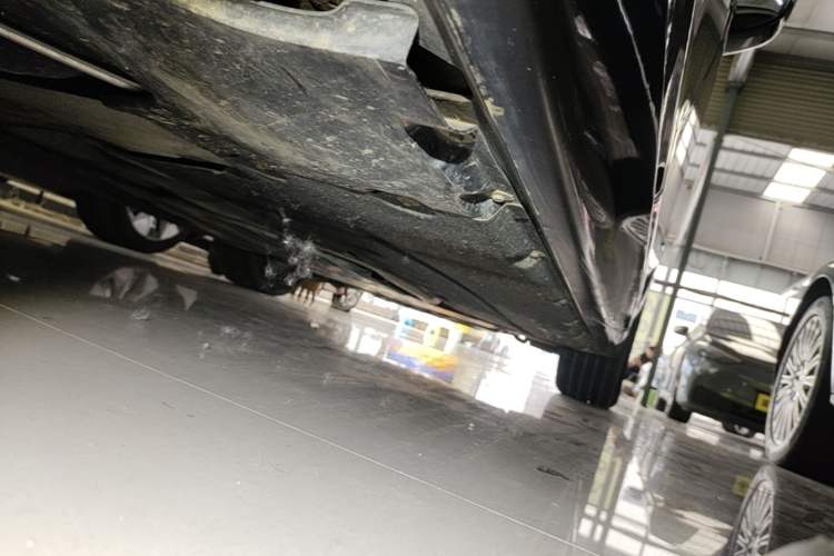 Used BMW 5 Series 2021 525Li M Sport Package Right Side Sill