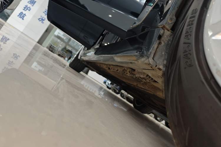 Used BMW 5 Series 2021 525Li Luxury Package Right Side Sill