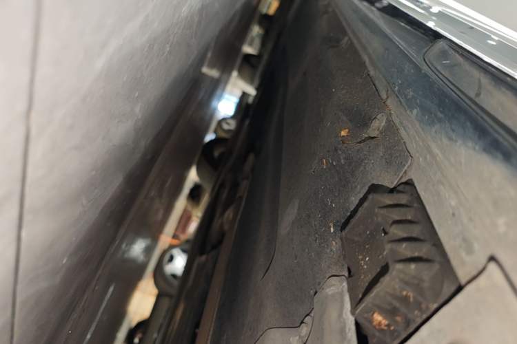 Used BMW 5 Series 2021 525Li Luxury Package Right Side Sill