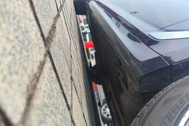 Used BMW 5 Series 2021 530Li Luxury Edition M Sport Package Right Side Sill
