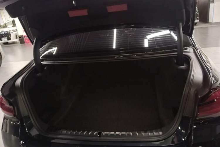 Used BMW 5 Series 2021 Restyled 530Li Luxury Edition M Sport Package Trunk